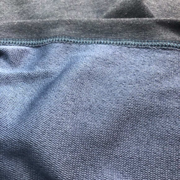 Under Armour Men’s Loose Hoodie Cold Gear, thinner style material - Picture 4 of 7